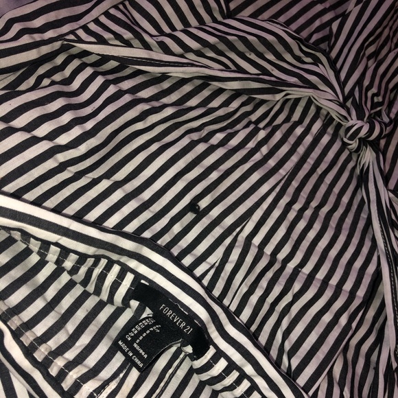 Stripped strapless blouse - Picture 2 of 4